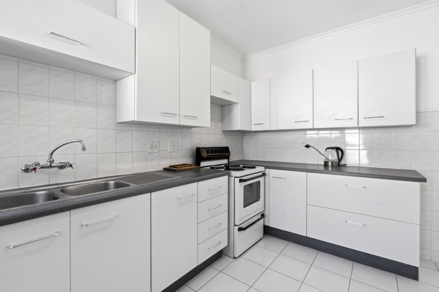 To Let 2 Bedroom Property for Rent in Sea Point Western Cape